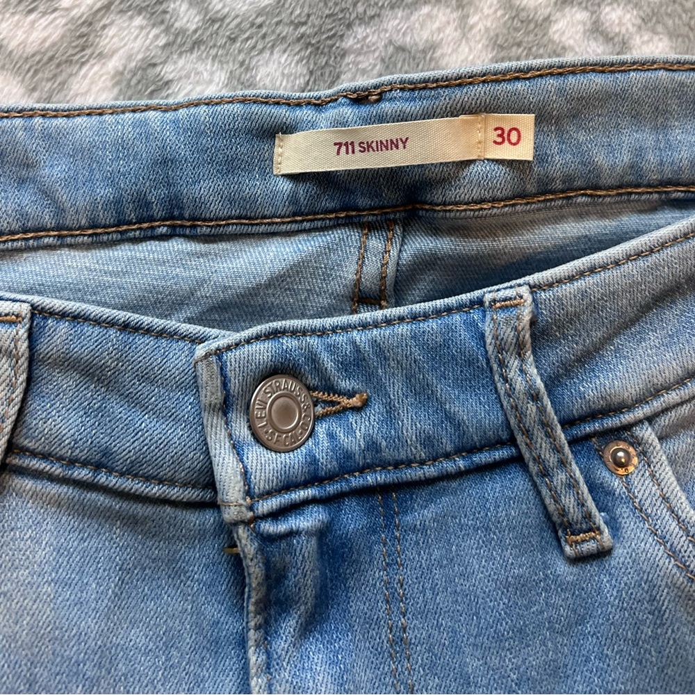 Levi’s Distressed 711 Skinny Jeans/Size 30 - Picture 3 of 5